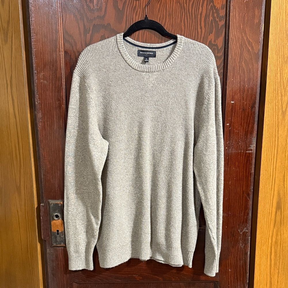 Banana Republic Men's Cream Crewneck Sweater